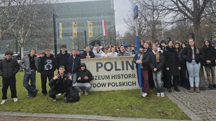 Wyjście z klasą - uczniowie Technikum nr 3 poznawali kulturę i historię w Warszawie.