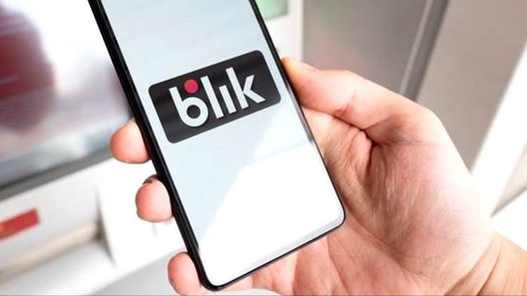 54-latek stracił blisko 100 tys. zł po telefonie od fałszywego pracownika banku.