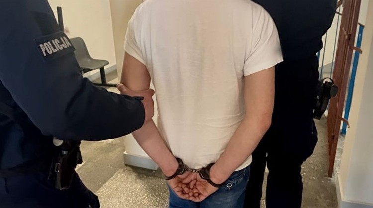 29-latek z Nowego Stawu w rękach policji za jazdę mimo zakazu, pasażer…