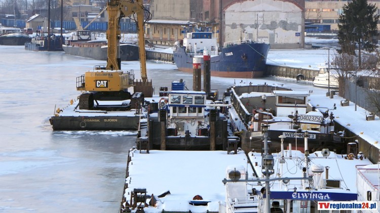 Zamarznięty port morski w Elblągu i Nowakowo w zimowej odsłonie [WIDEO, ZDJĘCIA]