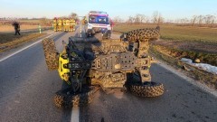 Zderzenie osobówki z quadem w Tropach Sztumskich - ranny mężczyzna przetransportowany śmigłowcem do szpitala.