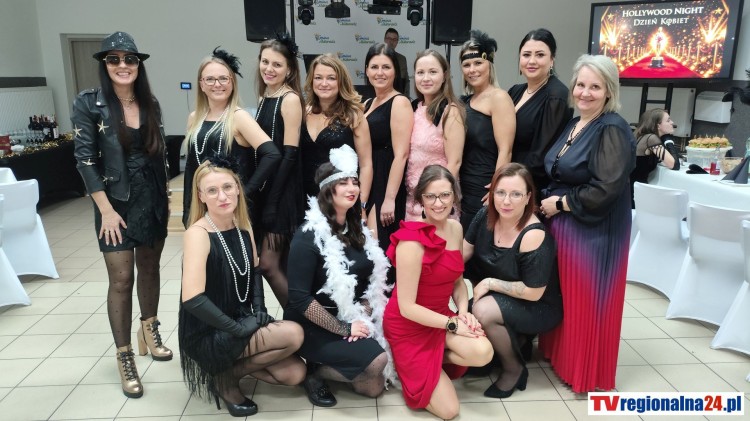 Filmowy Dzień Kobiet w Miłoradzu - panie bawiły się jak na gali Oscarów.…