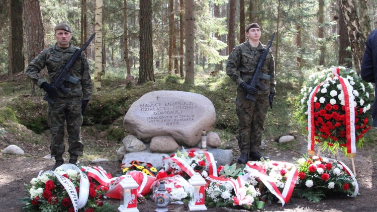 Powiat nowodworski uczcił 86. rocznicę egzekucji polskiej elity z 1940…