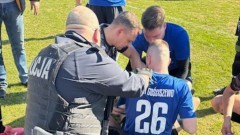 Szybka reakcja dzielnicowego - policjant pomógł rannemu piłkarzowi w Gościszewie.