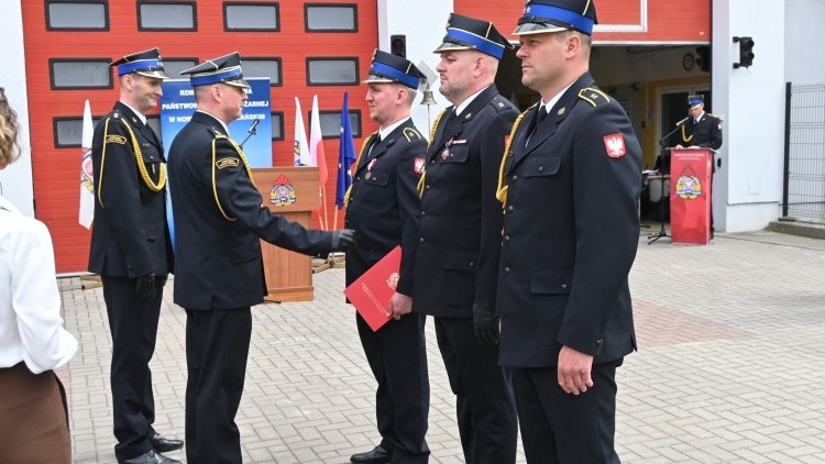 Strażacy świętowali w Nowym Dworze Gdańskim. Były odznaczenia, awanse…