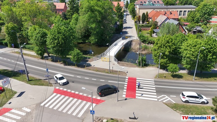 Nowa kładka nad Tugą w Nowym Dworze Gdańskim na finiszu. Montaż głównego…