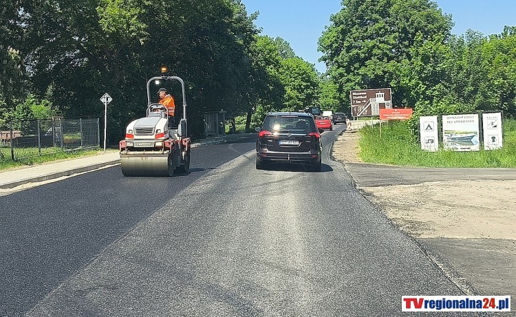 Modernizacja DW502 przyspiesza. Nowa nawierzchnia na odcinku Popowo –…