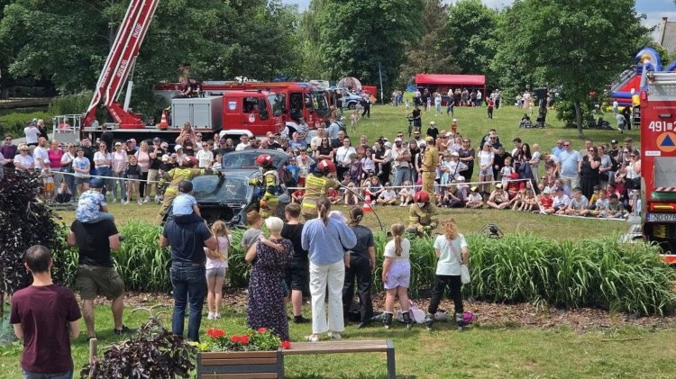 Piknik służb mundurowych w Nowym Dworze Gdańskim. Edukacja, zabawa…