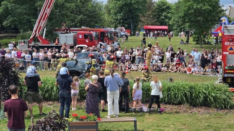 Piknik służb mundurowych w Nowym Dworze Gdańskim. Edukacja, zabawa…