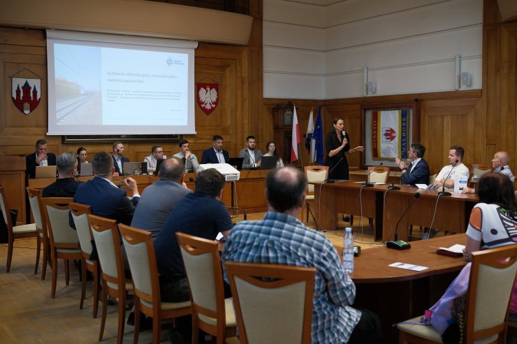 Nowa linia kolejowa coraz bliżej. W Malborku odbyło się spotkanie dotyczące…