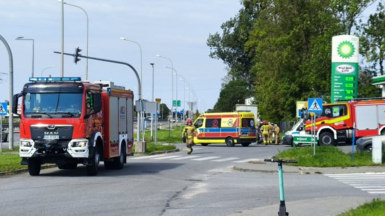Zderzenie ciężarówki z osobówką na DK22 w Malborku. Kobieta trafiła…