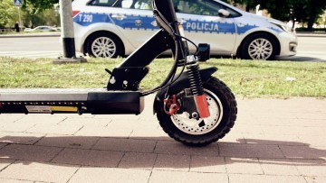 Groźny wypadek w Elblągu. 15-latek na hulajnodze elektrycznej zderzył…