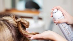 Zapomnij o fryzurze, która znika w ciągu dnia (lub nocy)