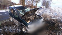 Dąbrówka Malborska: Dachowanie terenowego nissana. Dlaczego auto zjechało z drogi? - 07.03.2017