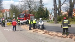 Sztum/Mątki: Auto osobowe wylądowało w rowie. Wielka plama oleju na Rondzie pod Dębami – 03-04.05.2017