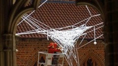 Malbork. Ludwika Ogorzelec "Krystalizacja przestrzeni" rzeźba-instalacja&#8230;