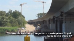 Jazowa: Nasuwanie ostatniego segmentu mostu przez Nogat na budowie trasy S7.- 28.06.2017