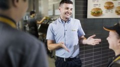 McDonald’s kusi studentów umową o pracę i elastycznymi godzinami!