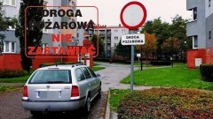 Niedrożne drogi pożarowe pozbawiają nas bezpieczeństwa. Lekkomyślność malborskich mistrzów (nie tylko) parkowania nie zna granic – 05.10.2017