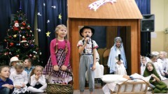 „Dzieci wiedzą, że to czas dzielenia się z innymi”. Jasełka w Szkole Podstawowej w Gminie Malbork – 21.12.2017
