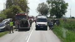 Gmina Stegna: Trzy osoby ranne w zderzeniu dwóch aut z ciężarówką&#8230;