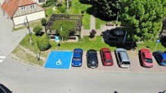 Gmina Nowy Dwór Gdański : Oznaczono 11 miejsc parkingowych dla osób z niepełnosprawnością