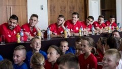  „Z Podwórka na Stadion o Puchar Tymbarku” : Dzieci zaskoczyły pytaniami reprezentację