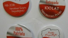 Gmina Sztutowo: Przypinki na 100-lecie Odzyskania Niepodległości przez Polskę