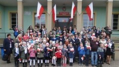 Bągart: Obchody 100.rocznicy odzyskania niepodległości przez Polskę w Szkole Podstawowej