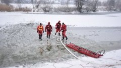 Pokaz i ćwiczenia nowodworskich strażaków dla uczniów SP nr 2