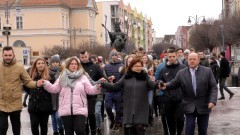 Wspólny polonez na Placu Jagiellończyka. Zobacz pełne nagrania. 