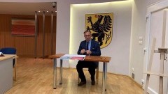 Kolej Metropolitarna na Pomorzu. Burmistrz Nowego Dworu Gdańskiego wraz ze Starostą podpisali deklarację woli uczestnictwa
