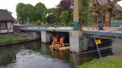 Renowacja mostu zwodzonego na rzece Tuga w Nowym Dworze Gdańskim. Zobacz najnowsze wideo i zdjęcia