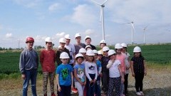 Uczniowie z ZS Tujsk odwiedzili Farmę Wiatrową