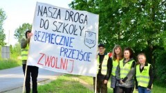 Tujsk: „Nasza droga do szkoły-bezpieczne przejście" - akcja uczniów Zespołu Szkół