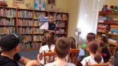 Nowy Dwór Gdański: „Kręci mnie bezpieczeństwo nad wodą” spotkanie policji z dziećmi w bibliotece