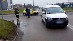 Kolizja dwóch aut na skrzyżowaniu ulic Kotarbińskiego i Kwiatkowskiego w Malborku.