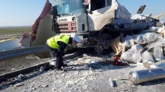 Zderzenie dwóch ciężarówek na S7 – raport nowodworskich służb mundurowych.