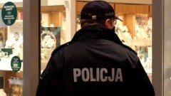 Malbork. Mimo luzowania obostrzeń, policjanci nadal na straży walki z koronawirusem.