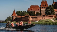 Malbork. Terytorialsi z całej Polski szkolą się na rzece Nogat.