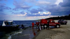 Nowy Dwór Gdański. Wspólne ćwiczenia policjantów i ratowników WOPR.