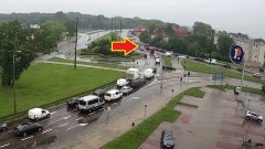Zderzenie dwóch pojazdów na Rondzie Lotników Polskich w Malborku. Zobacz materiał wideo.