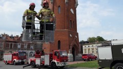 Malbork. Ćwiczenia strażaków na Wieży Ciśnień.