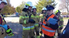 Malbork. Pożar na Zamku Wysokim, ewakuacja turystów i dzieł sztuki – ćwiczenia służb ratowniczych. Zobacz wideo i zdjęcia 20.10.2022