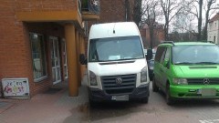 Chodnik dla pieszych czy jako parking? Mistrzowie(nie tylko)parkowania&#8230;