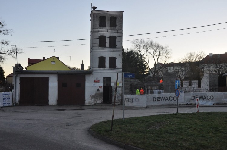 Budowa remizy w Dzierzgoniu: wylano fundamenty, trwają prace rozbiórkowe!&#8230;