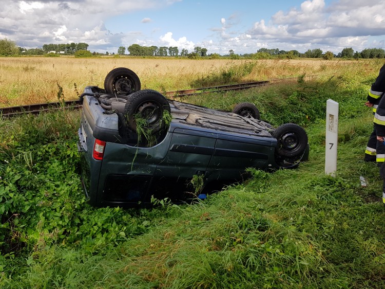 Tujsk: Samochód dachował, kierowca z lekkimi obrażeniami. - 23.08.2017