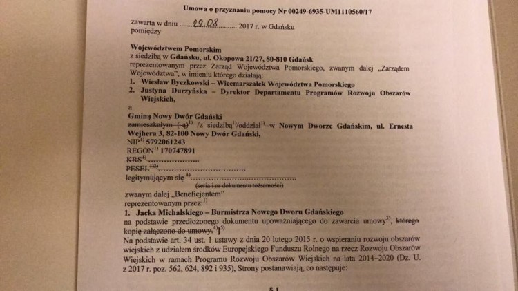 Nowy Dwór Gdański : Umowa na dofinansowanie budowy boiska w Marzęcinie&#8230;
