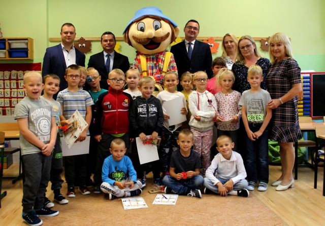 Gmina Miłoradz : Prezenty dla dzieci na początek roku szkolnego - 05.09.2017