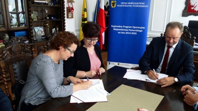 Ekologiczne ogrzewanie, nowe przystanki i drogi rowerowe : Miliony na&#8230;